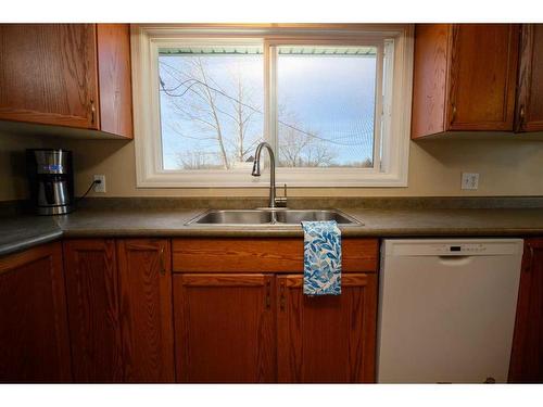 674038 Range Road 195, Rural Athabasca County, AB - Indoor Photo Showing Kitchen With Double Sink