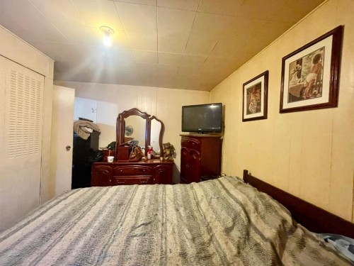 6432 17 Avenue, Edson, AB - Indoor Photo Showing Bedroom