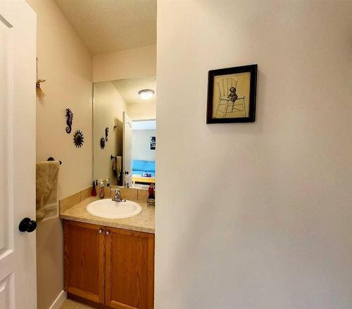 6-503 65 Street, Edson, AB - Indoor Photo Showing Bathroom