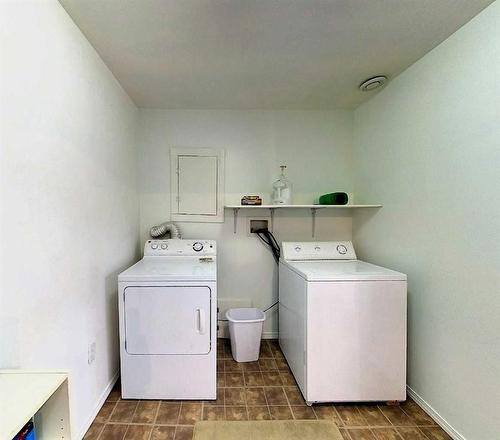6-503 65 Street, Edson, AB - Indoor Photo Showing Laundry Room