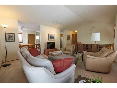 176 Scobie Crescent, Hinton, AB - Indoor Photo Showing Living Room