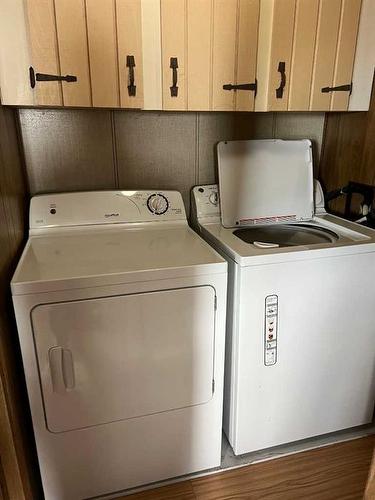 502 Kaybob Drive, Fox Creek, AB - Indoor Photo Showing Laundry Room