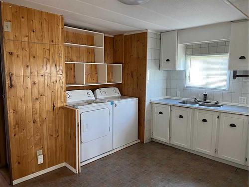502 Kaybob Drive, Fox Creek, AB - Indoor Photo Showing Laundry Room
