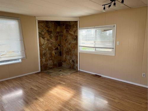 502 Kaybob Drive, Fox Creek, AB - Indoor Photo Showing Other Room