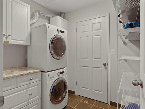 7-717 7Th Street, Canmore, AB - Indoor Photo Showing Laundry Room