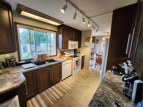 716 6 Avenue, Fox Creek, AB - Indoor Photo Showing Kitchen With Double Sink
