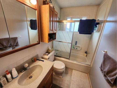 716 6 Avenue, Fox Creek, AB - Indoor Photo Showing Bathroom
