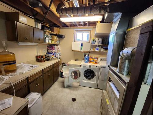 716 6 Avenue, Fox Creek, AB - Indoor Photo Showing Laundry Room