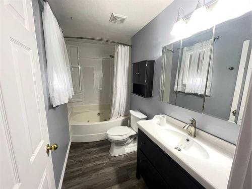 135 Nickerson Avenue, Hinton, AB - Indoor Photo Showing Bathroom