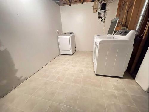 135 Nickerson Avenue, Hinton, AB - Indoor Photo Showing Laundry Room