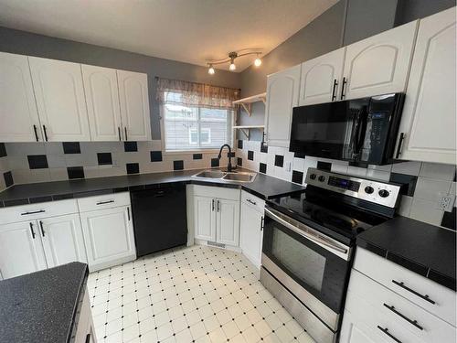 135 Nickerson Avenue, Hinton, AB - Indoor Photo Showing Kitchen With Double Sink