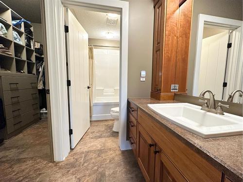 584064 Range Road 121, Rural Woodlands County, AB - Indoor Photo Showing Bathroom
