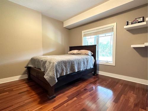 584064 Range Road 121, Rural Woodlands County, AB - Indoor Photo Showing Bedroom
