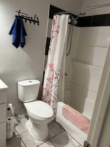 28 Graham Road, Whitecourt, AB - Indoor Photo Showing Bathroom