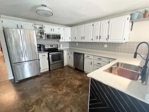 39 Auttreaux Drive, Whitecourt, AB - Indoor Photo Showing Kitchen With Double Sink