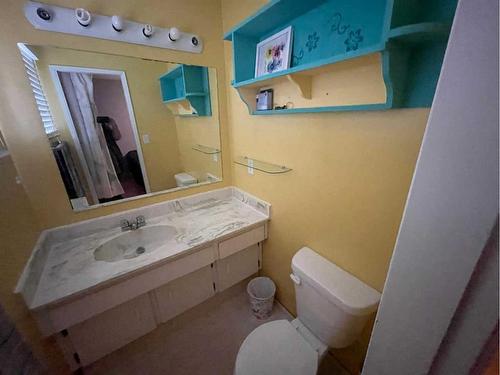 5839 10 Avenue, Edson, AB - Indoor Photo Showing Bathroom