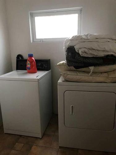 206 4 A Street, Fox Creek, AB - Indoor Photo Showing Laundry Room