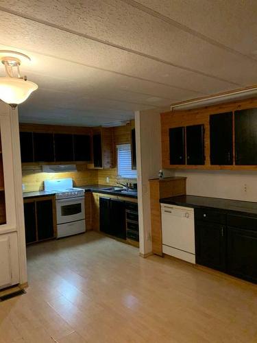 206 4 A Street, Fox Creek, AB - Indoor Photo Showing Kitchen