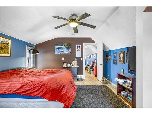 412 Cougar Street, Banff, AB - Indoor Photo Showing Bedroom