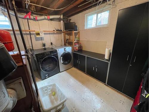 4203 5 Avenue, Edson, AB - Indoor Photo Showing Laundry Room