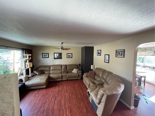4203 5 Avenue, Edson, AB - Indoor Photo Showing Living Room