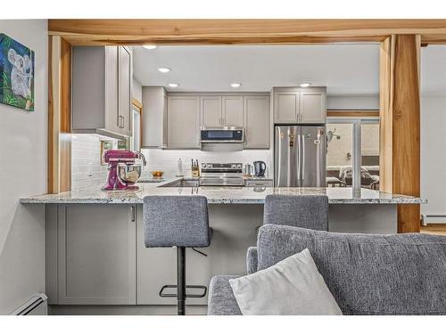 14-428 Marten Street, Banff, AB - Indoor Photo Showing Kitchen With Upgraded Kitchen