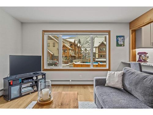 14-428 Marten Street, Banff, AB - Indoor Photo Showing Living Room