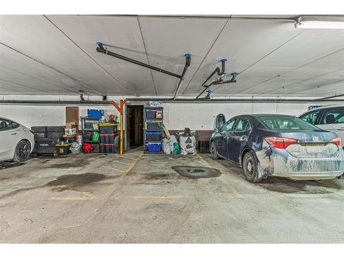 14-428 Marten Street, Banff, AB - Indoor Photo Showing Garage