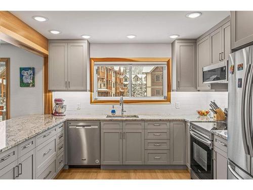 14-428 Marten Street, Banff, AB - Indoor Photo Showing Kitchen With Upgraded Kitchen