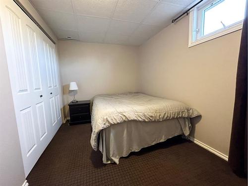 403 6 Avenue, Fox Creek, AB - Indoor Photo Showing Bedroom