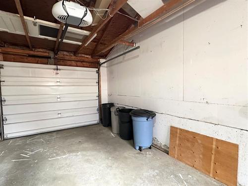 403 6 Avenue, Fox Creek, AB - Indoor Photo Showing Garage