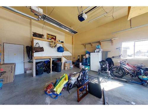 4140 15 Avenue, Edson, AB - Indoor Photo Showing Garage