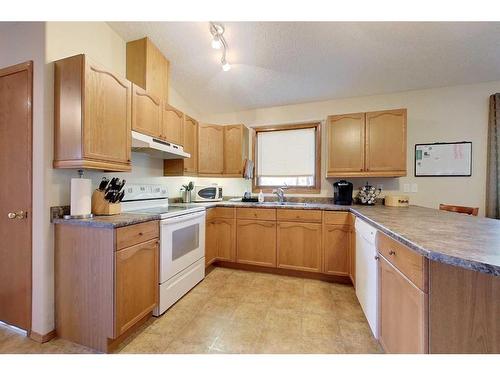 32 1 Avenue Sw, Faust, AB - Indoor Photo Showing Kitchen With Double Sink