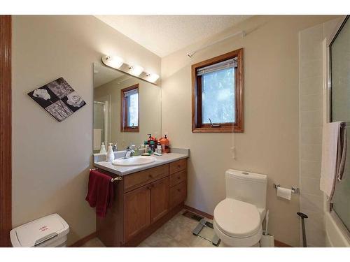 32 1 Avenue Sw, Faust, AB - Indoor Photo Showing Bathroom