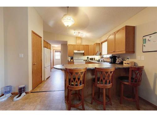 32 1 Avenue Sw, Faust, AB - Indoor Photo Showing Kitchen