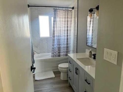 10710 104 Avenue, Grande Cache, AB - Indoor Photo Showing Bathroom