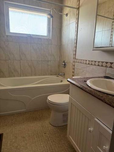 4824 Plaza Avenue, Swan Hills, AB - Indoor Photo Showing Bathroom