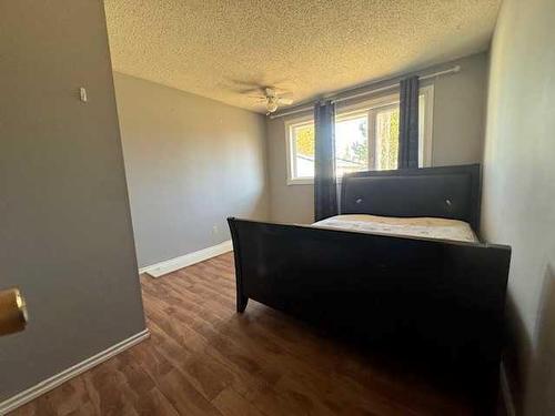 4824 Plaza Avenue, Swan Hills, AB - Indoor Photo Showing Bedroom