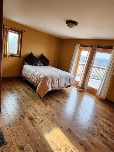 593068 Range Road 124, Rural Woodlands County, AB - Indoor Photo Showing Bedroom