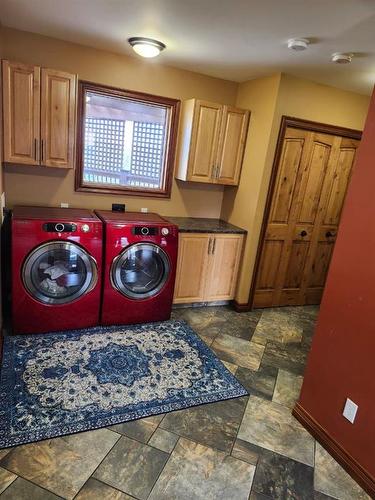 593068 Range Road 124, Rural Woodlands County, AB - Indoor Photo Showing Laundry Room