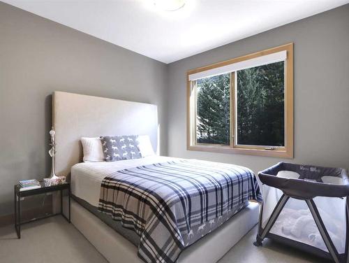 4-124 Stonecreek Road, Canmore, AB - Indoor Photo Showing Bedroom