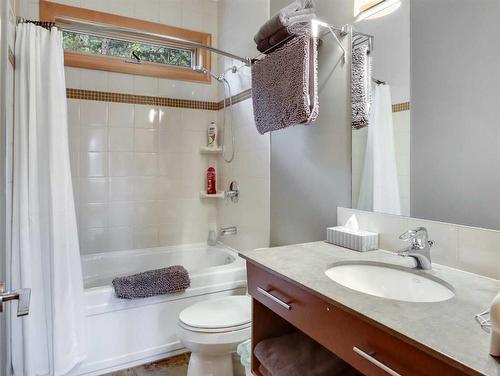 4-124 Stonecreek Road, Canmore, AB - Indoor Photo Showing Bathroom