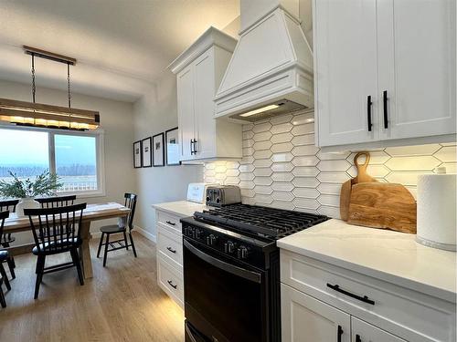 46 Riverdale Bend, Whitecourt, AB - Indoor Photo Showing Kitchen With Upgraded Kitchen