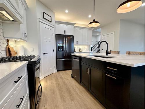 46 Riverdale Bend, Whitecourt, AB - Indoor Photo Showing Kitchen With Upgraded Kitchen
