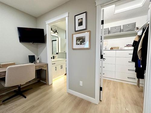 46 Riverdale Bend, Whitecourt, AB - Indoor Photo Showing Bedroom