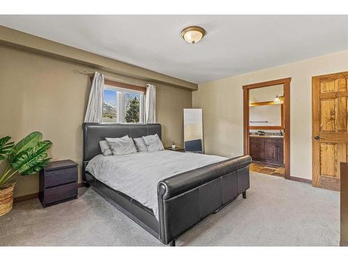 4-134 15 Street, Canmore, AB - Indoor Photo Showing Bedroom