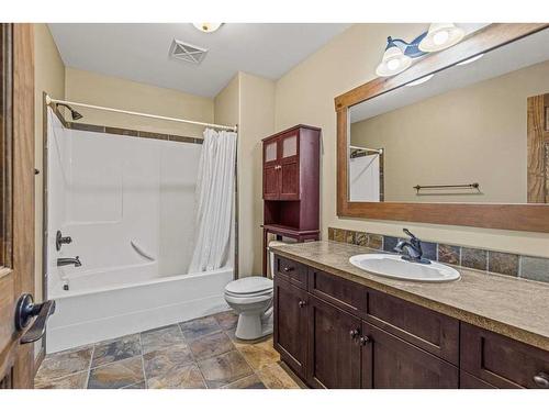 4-134 15 Street, Canmore, AB - Indoor Photo Showing Bathroom