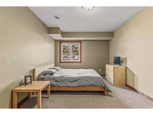 4-134 15 Street, Canmore, AB - Indoor Photo Showing Bedroom