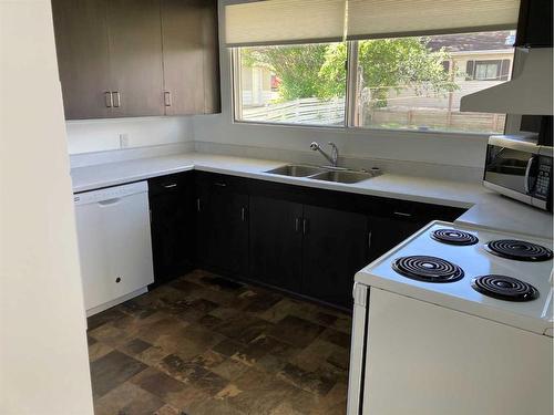 4418 5 Ave, Edson, AB - Indoor Photo Showing Kitchen With Double Sink