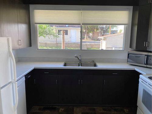 4418 5 Ave, Edson, AB - Indoor Photo Showing Kitchen With Double Sink